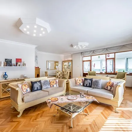 Spacious In A Central And Lively Neighborhood