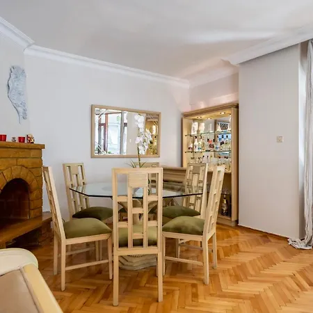 Spacious In A Central And Lively Neighborhood