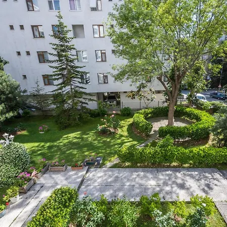 Spacious In A Central And Lively Neighborhood * 伊斯坦布尔