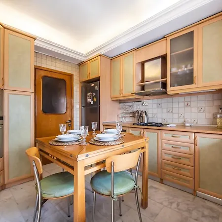 Spacious In A Central And Lively Neighborhood *