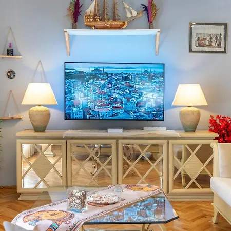 Spacious In A Central And Lively Neighborhood