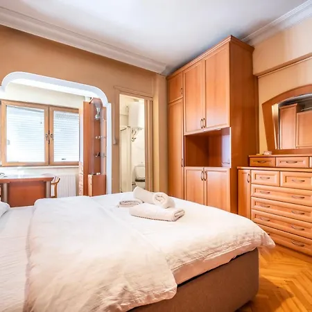公寓 Spacious In A Central And Lively Neighborhood *