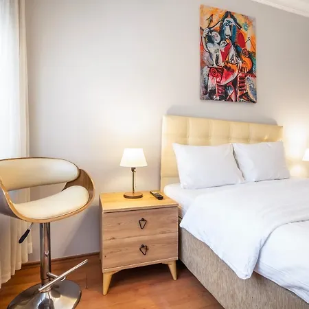 Spacious In A Central And Lively Neighborhood 公寓