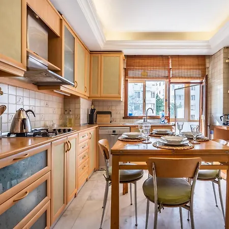 Spacious In A Central And Lively Neighborhood